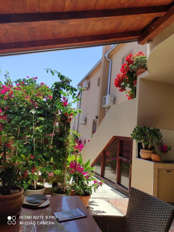 Apartments Iva Pakoštane Екстериор снимка