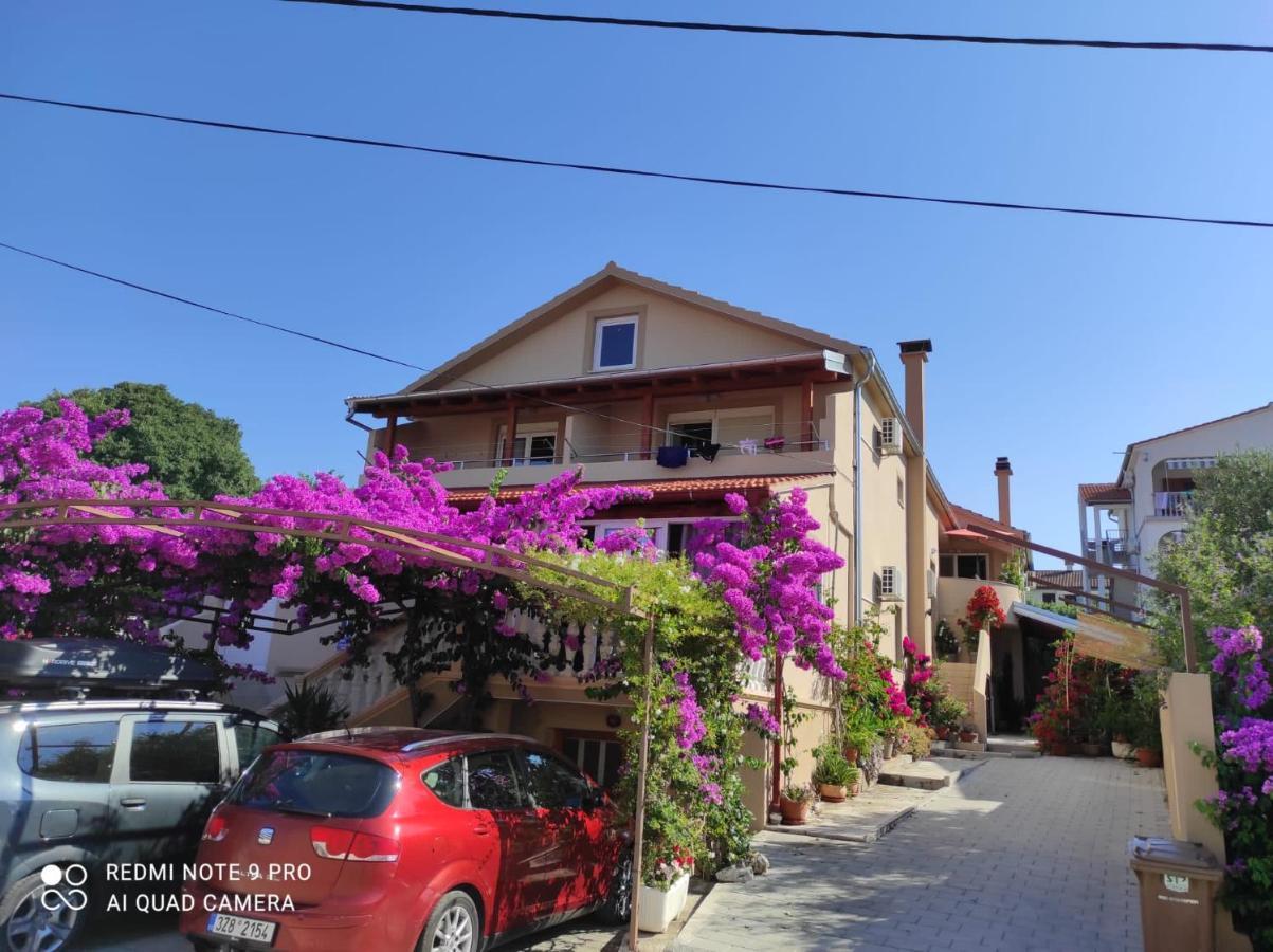 Apartments Iva Pakoštane Екстериор снимка