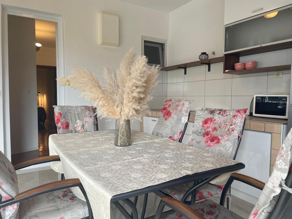 Apartments Iva Pakoštane Екстериор снимка
