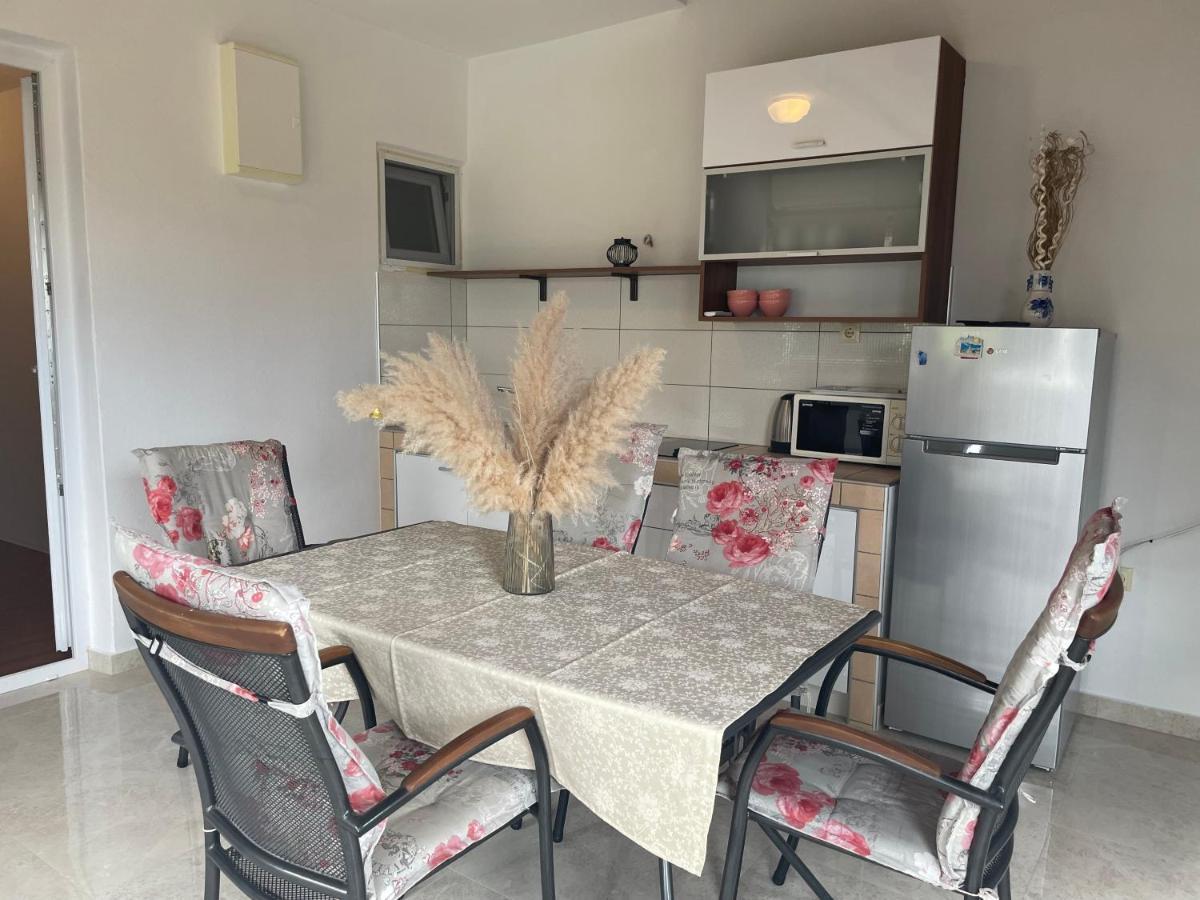 Apartments Iva Pakoštane Екстериор снимка